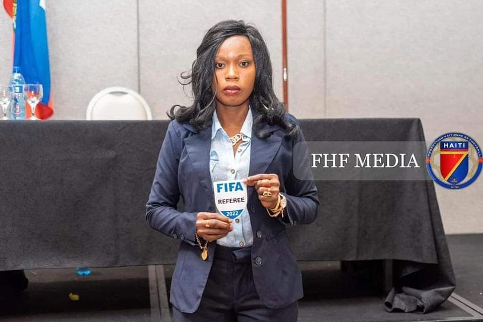 Éliminatoires/ mondial féminin 2023: l’arbitre haïtienne Smeedly Saint-Jean démarre sa carrière internationale