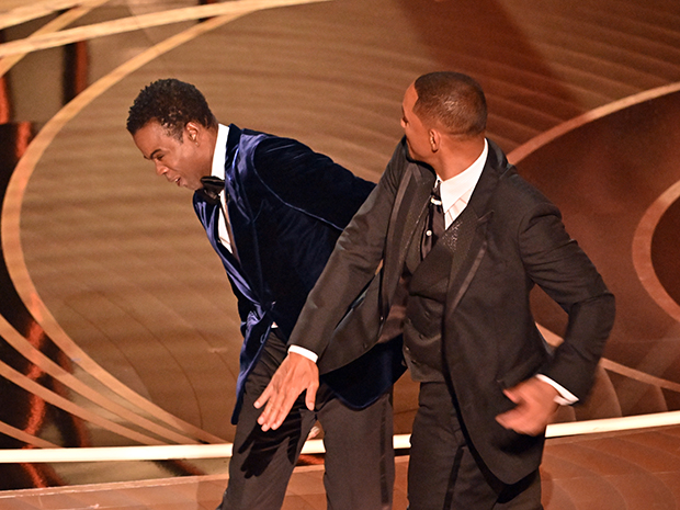 Oscars 2022: l’acteur Will Smith gifle Chris Rock en plein sketch
