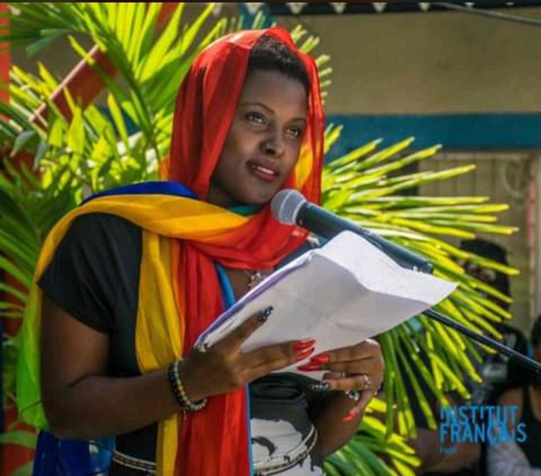 Des clichés sur les femmes homosexuelles, Djennifer Mercer nous en parle