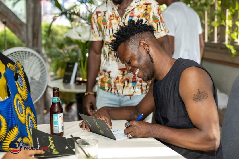 Georgy Lundy signe “Anvlimen”, son dernier bijou