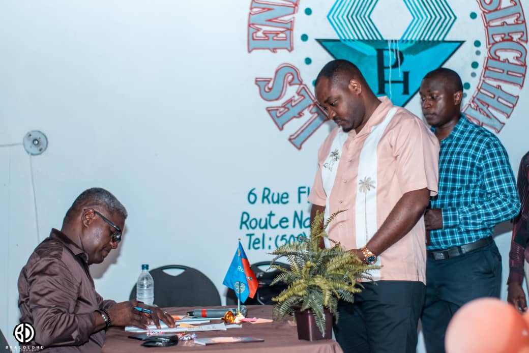 Vente signature du recueil Alphabet Intime de Clément II Benoît