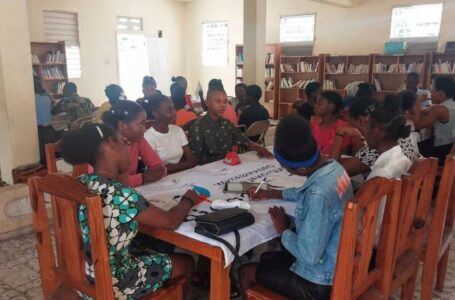 La DNL de monsieur Ernst Saint Louis, debout pour la Quinzaine de la Francophonie.